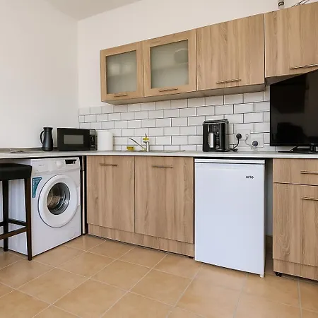 Sunflight 01b One Bedroom * 拉纳卡